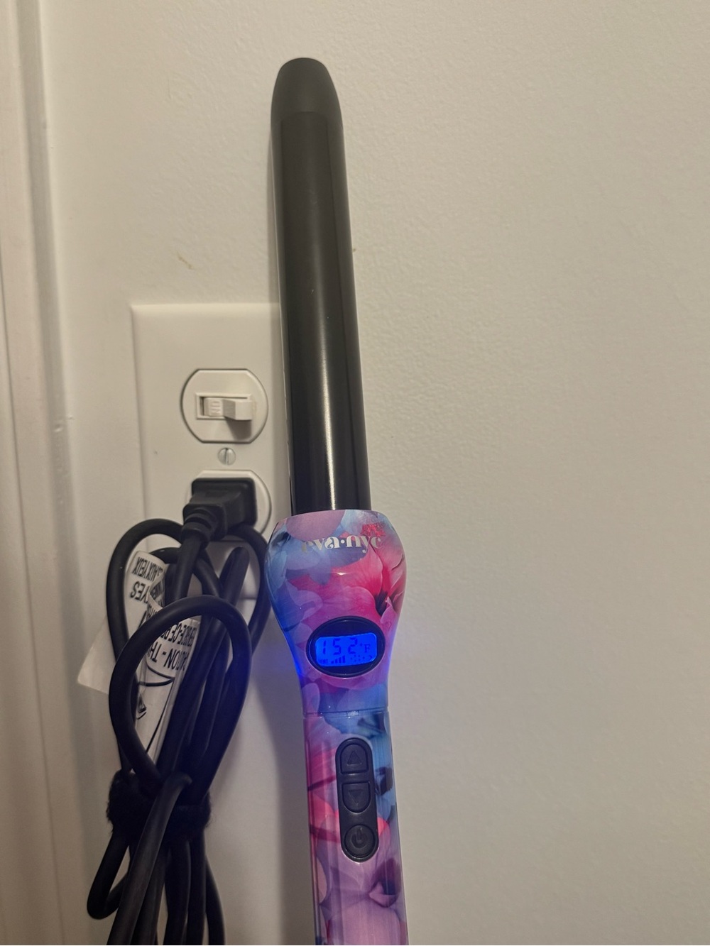 NWOB Never Used Eva NYC Floral Frenzy 1” Curling Wand , Clip Free, 9 ft cord - Picture 6 of 7